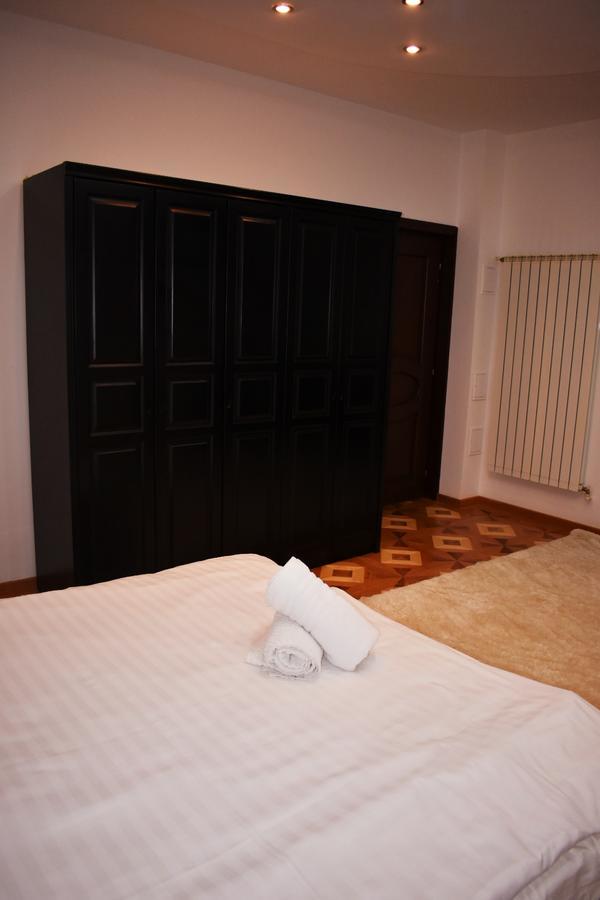 Grand Central Accomodation Sala Palatului Bucharest Luaran gambar