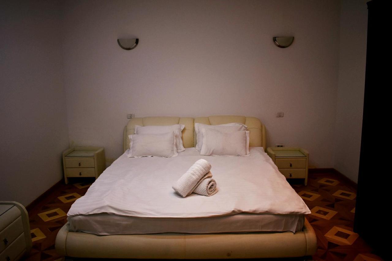 Grand Central Accomodation Sala Palatului Bucharest Luaran gambar